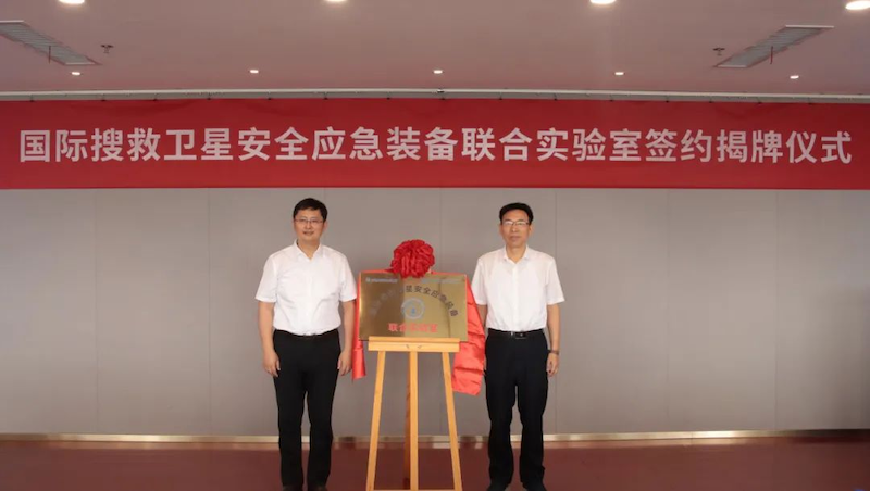 4.揭牌4人.png